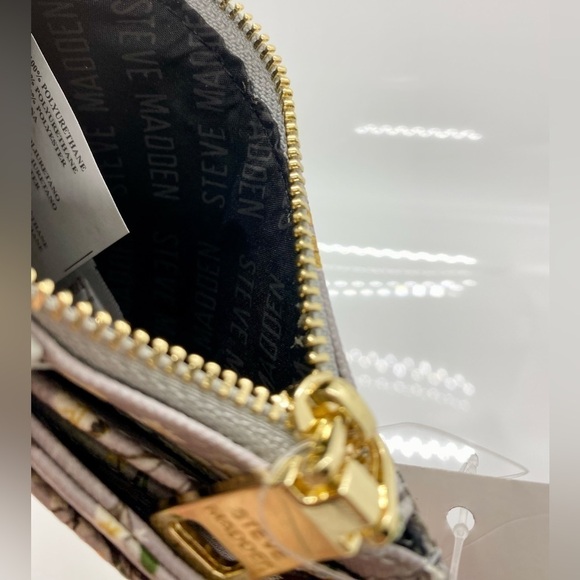 Steve Madden Floral Credit Card Wallet - Picture 7 of 10